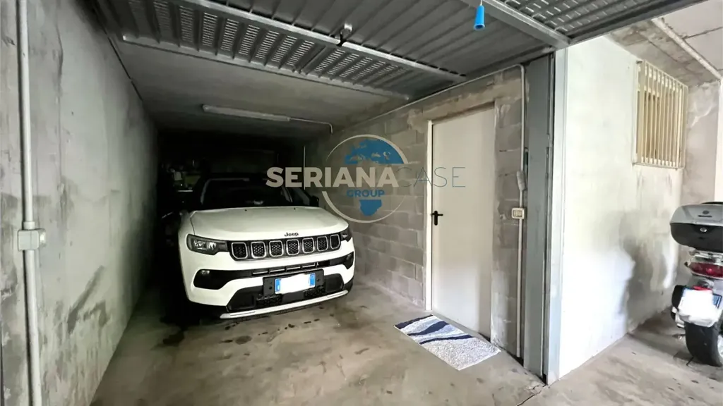 Garage - Terraced Villa with Private Garden in Pradalunga