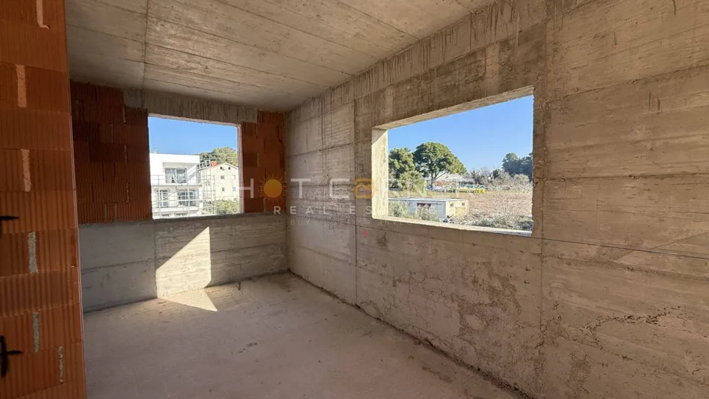 Pièces - Two-Bedroom Apartment with Terrace in Valmade, Pula