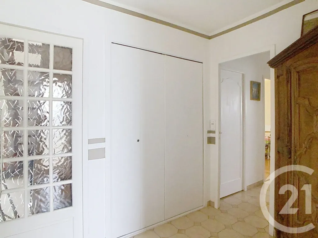 Esik - Charming House with Garden in Thiais
