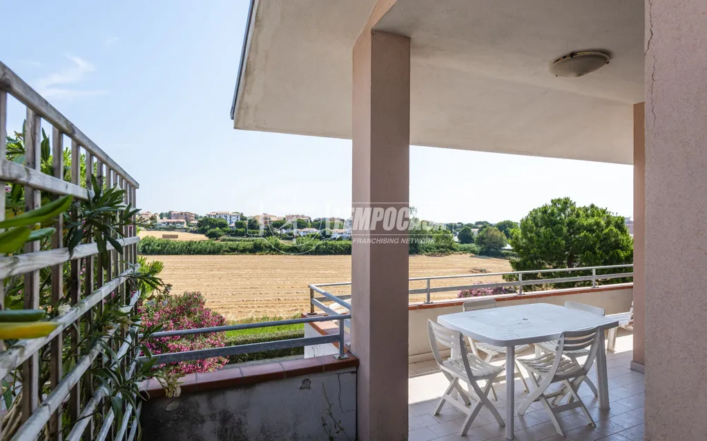Balcon - Bright Trilocale with Terrace in Numana