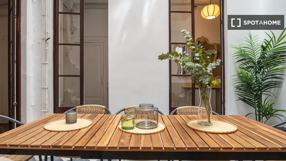 Terrazza - Room in Shared Flat with Balcony in Barcelona