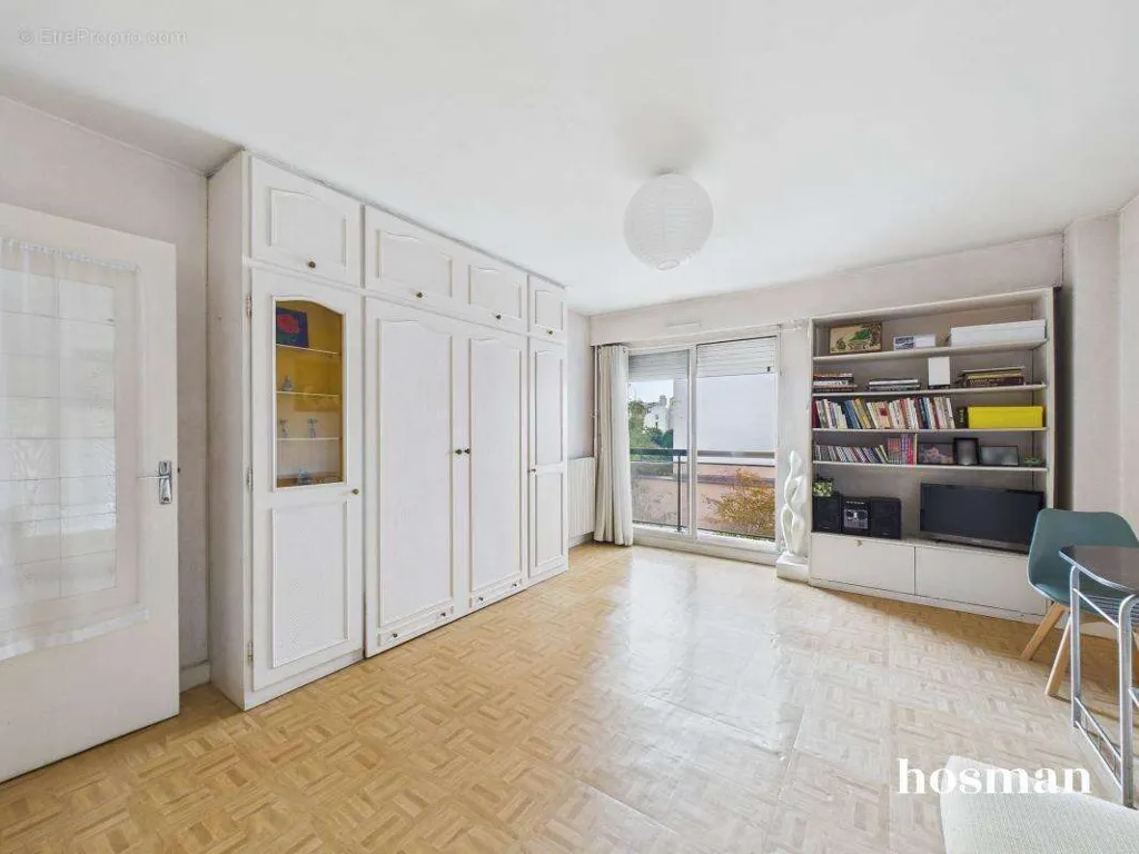 Séjour - Studio avec Balcons et Ascenseur à Paris 18ᵉ