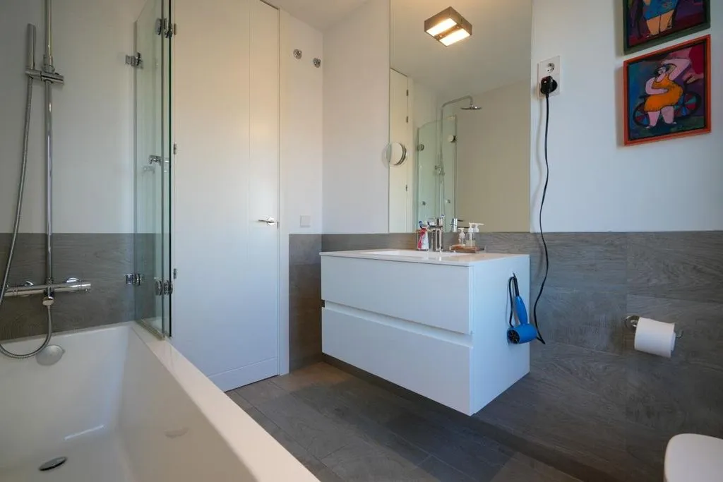 Salles de bain - Luxury Apartment with High Ceilings in Madrid