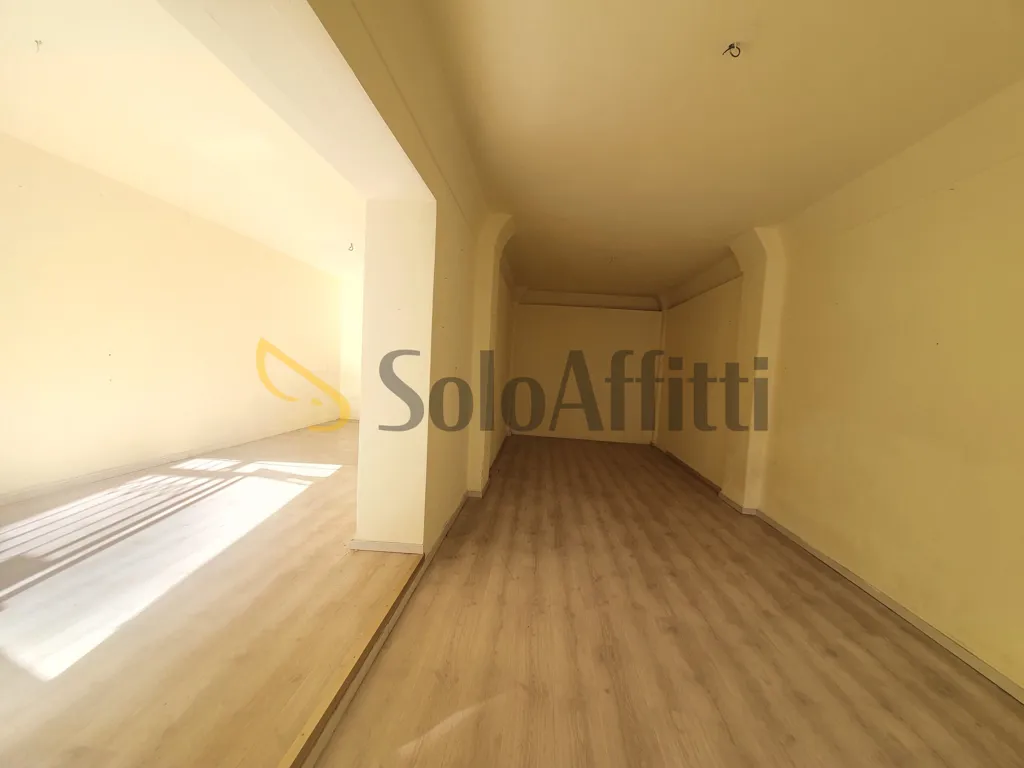 Stanze - Commercial Unit with Two Windows in Rosignano Marittimo