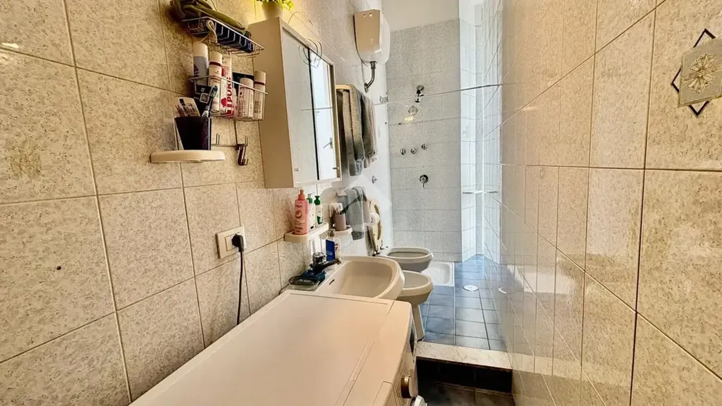 Salles de bain - Period Apartment with Balcony in Florence