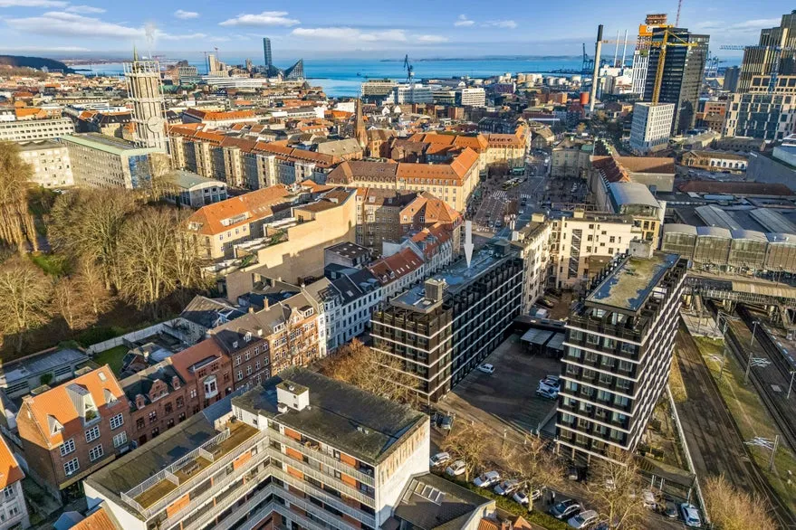 Vue aérienne - Central Office Space with Parking in Aarhus