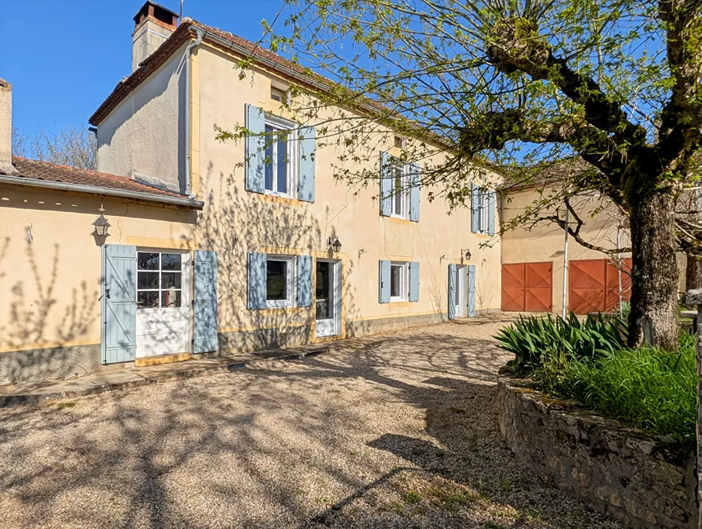 Extérieur - Maison avec Piscine et Jardin à Monsempron-Libos