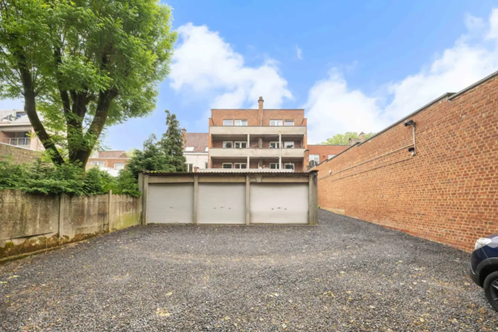 Extérieur - Appartement Rénové avec Terrasse à Waterloo