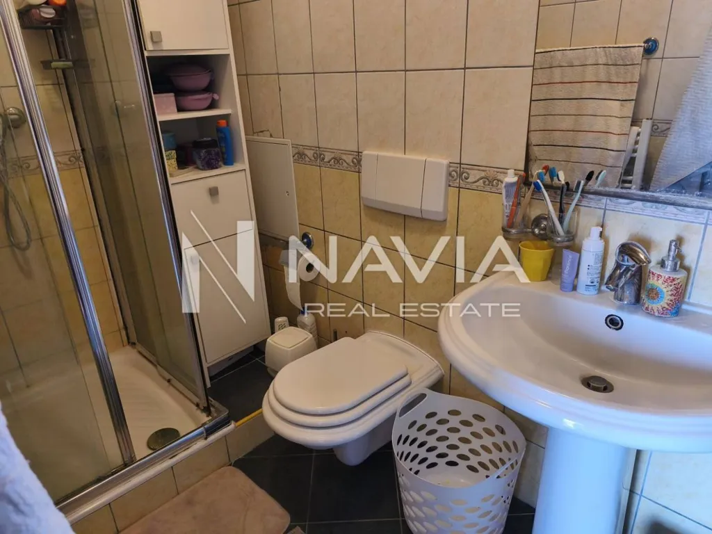 Salles de bain - Two-Bedroom Apartment with Terrace in Pakoštane
