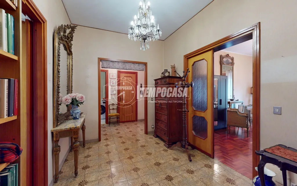 Entrée - Quadrilocale with Balcony in Crocetta, Turin