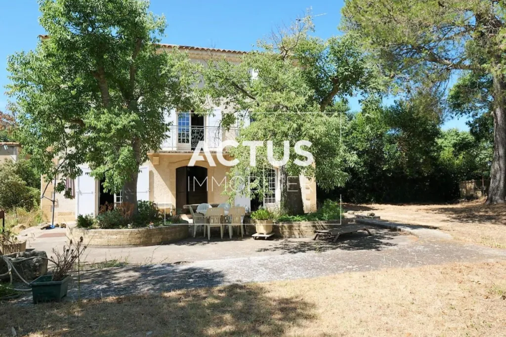 Extérieur - Maison de Maître avec Dépendances à Cornillon-Confoux