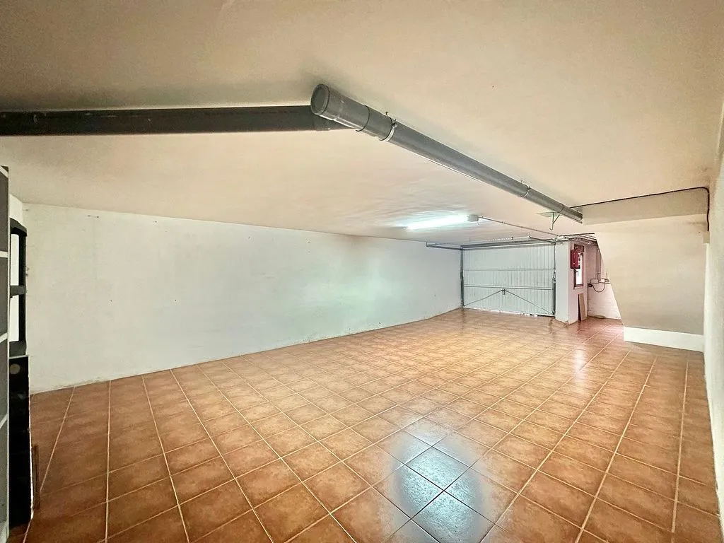 Garage - Patio-Backed Chalet in Mejorada del Campo