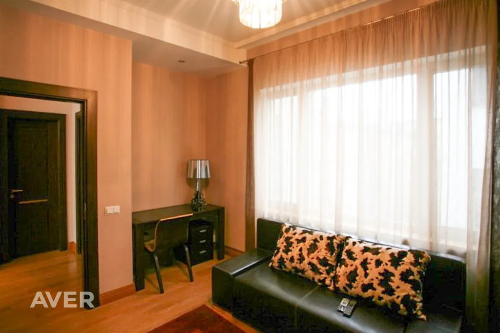 Séjour - 4-Bedroom Apartment with Historical Features in Old Riga