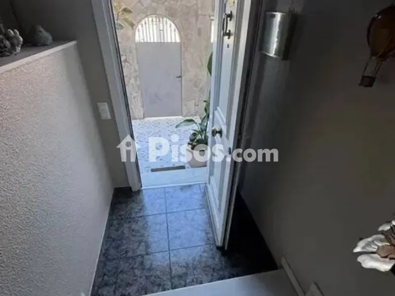 Entrée - Duplex with Garage in Barrio de los Institutos