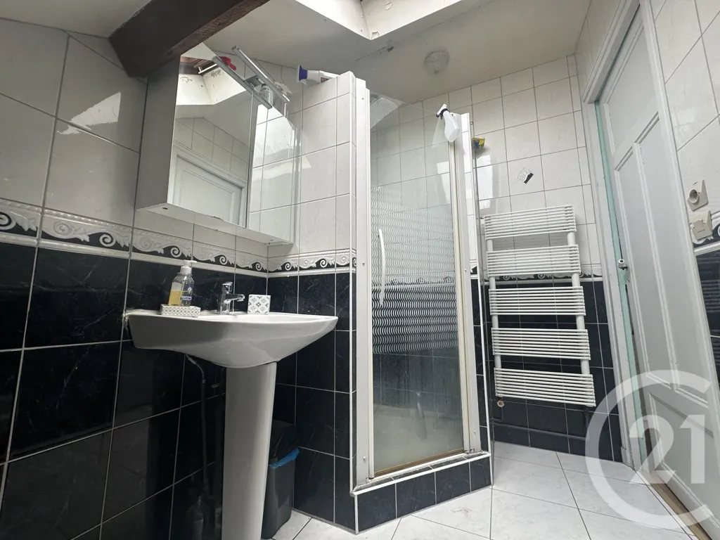 Salles de bain - Maison indépendante avec terrasse à Itancourt