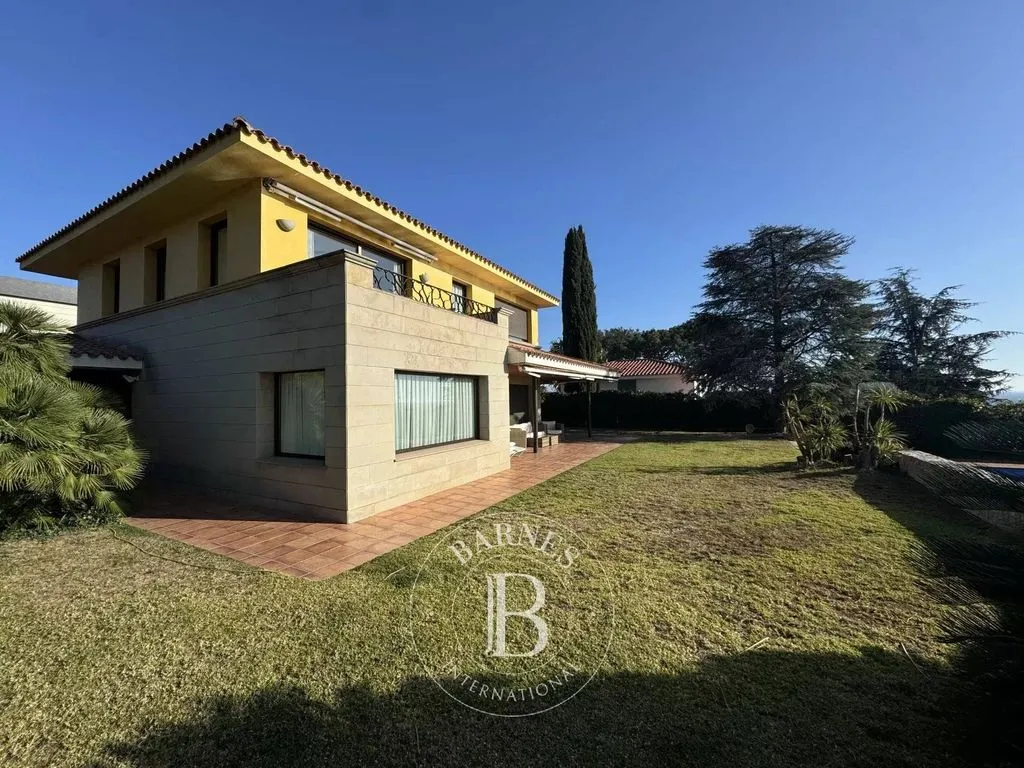 Välivaade - Luxury Villa with Pool in El Masnou