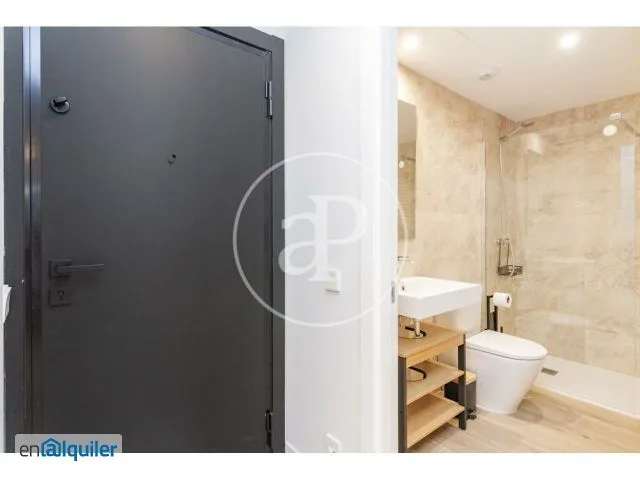 Vannitoad - Modern Flat with Pool in Arganzuela, Madrid
