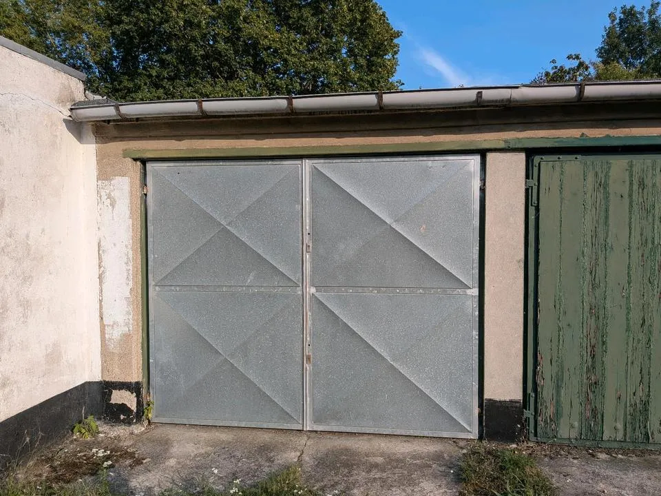Garage - Garage in Secure Complex on B80