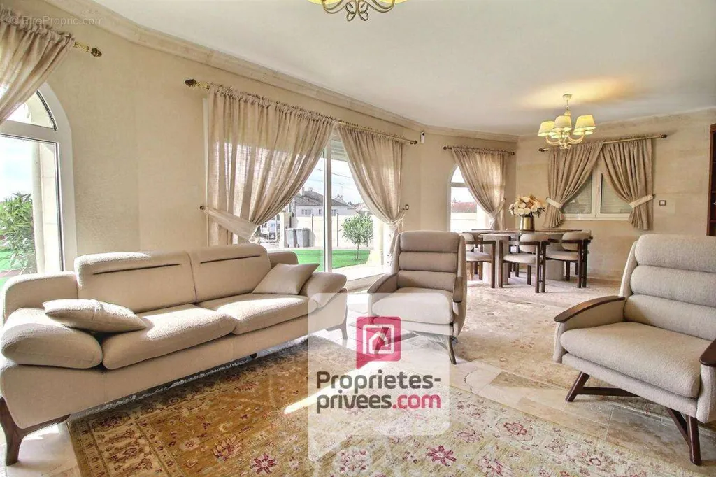Séjour - Maison Contemporaine avec Studio Indépendant à Amilly