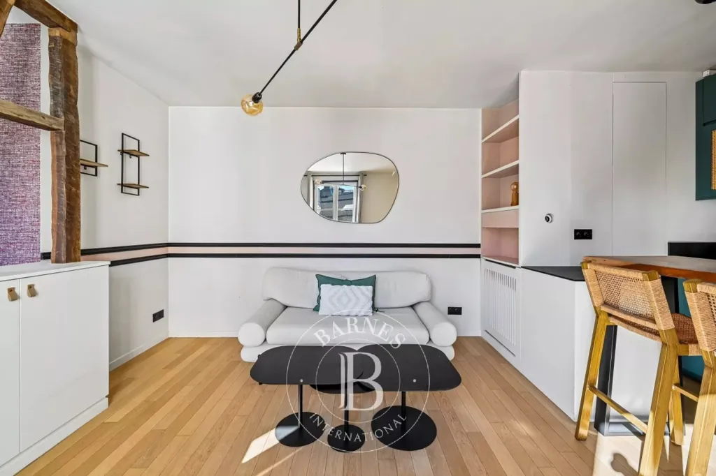 Séjour - Appartement Rénové avec Luminosité à Paris 16ème