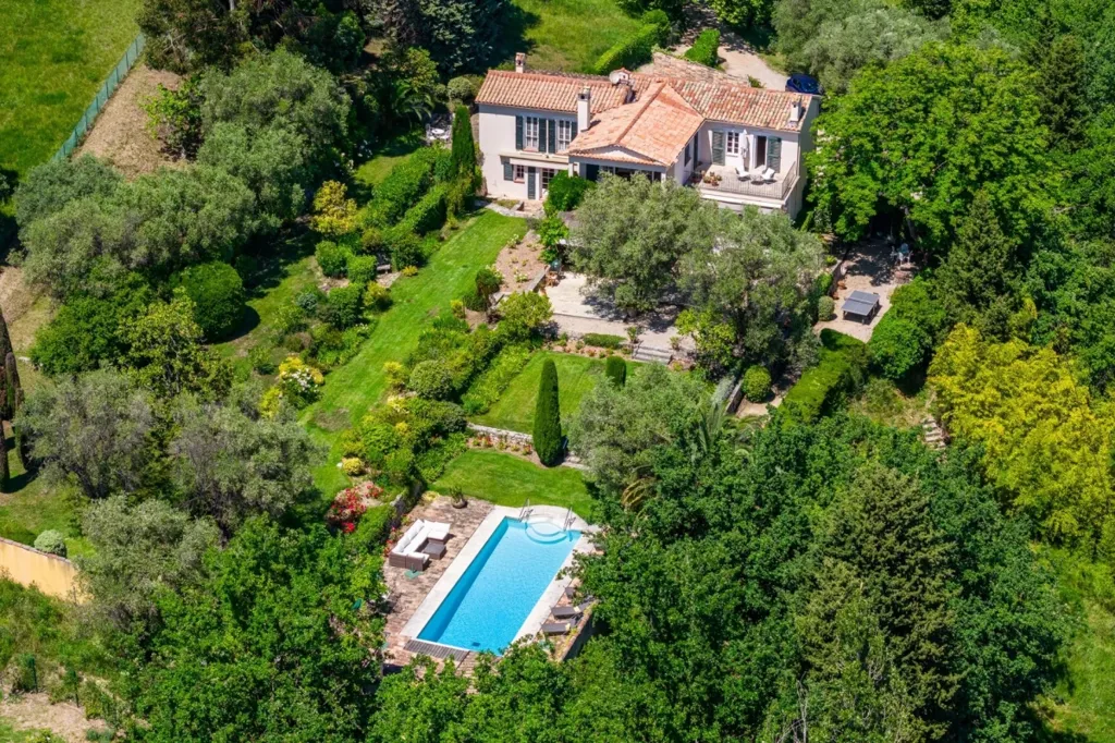 Vue aérienne - Villa avec Piscine et Vue Golf à Opio
