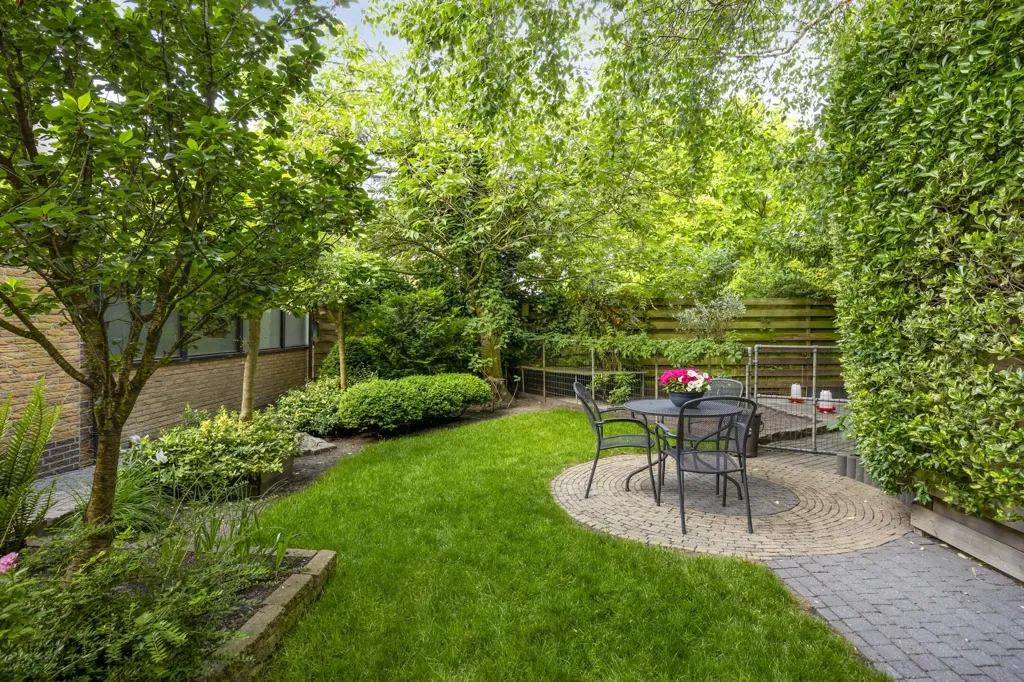 Aed - Semi-Detached Home with Workshop in Honselersdijk