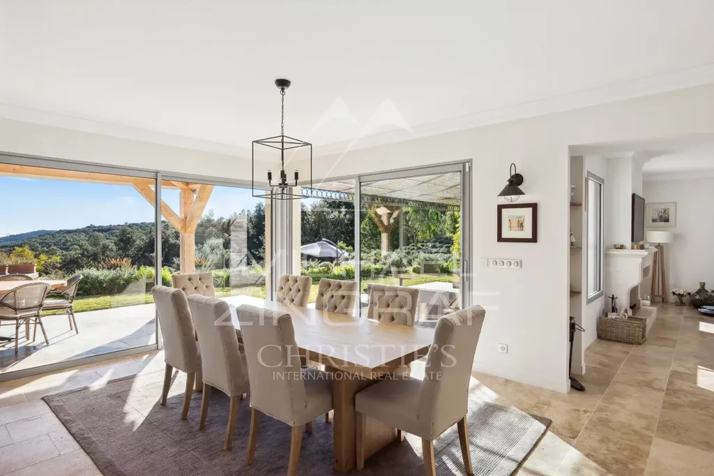 Salle à manger - Maison Provençale Moderne avec Vue Panoramique