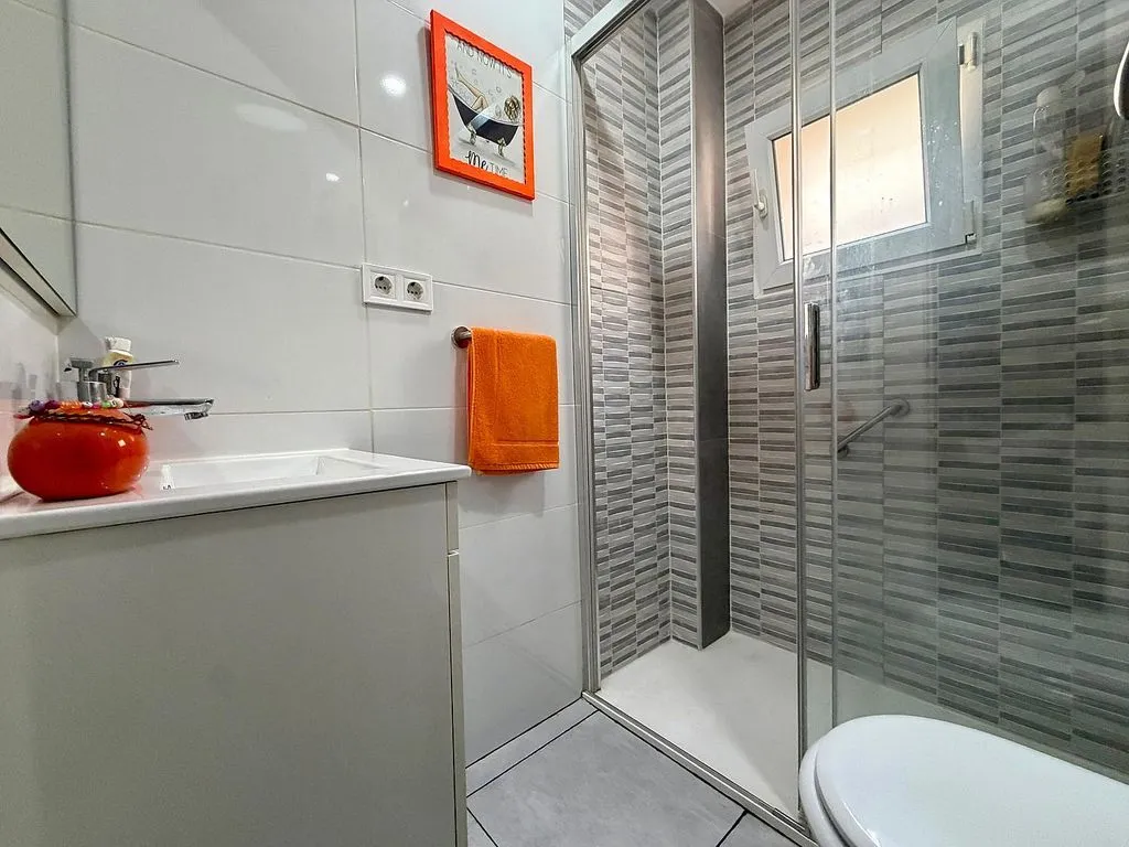 Salles de bain - 2-Bedroom Flat with Terrace in Carabanchel