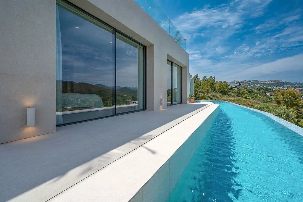 Bassein - Passivhaus Villa with Infinity Pools in La Cala Golf