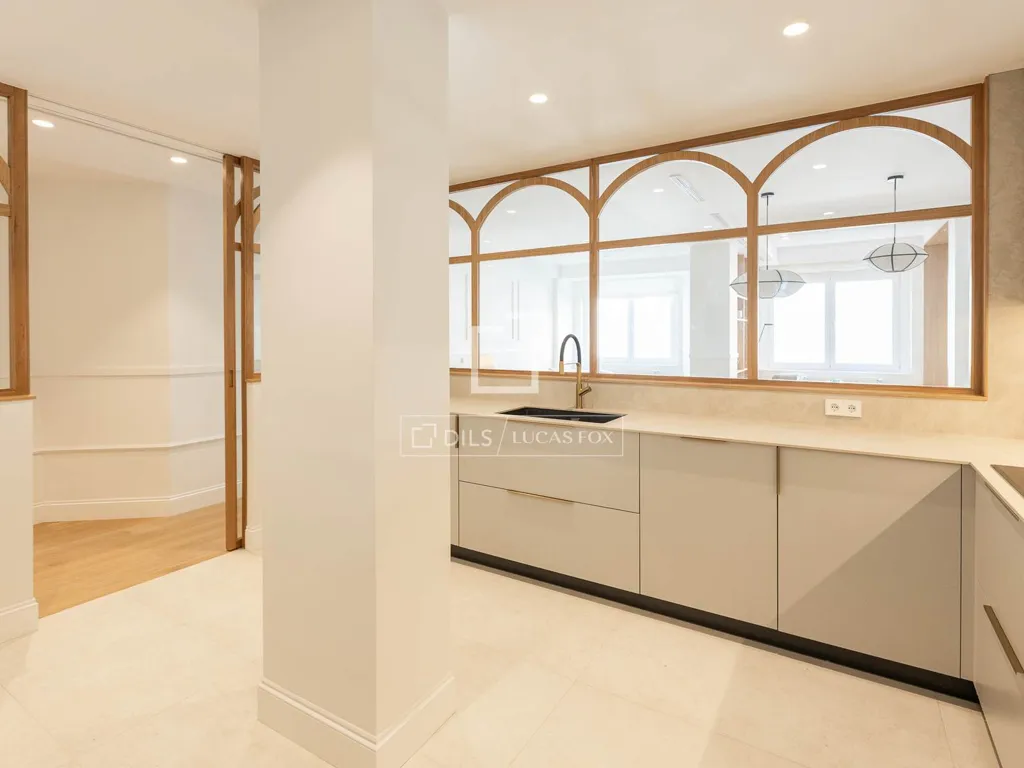 Kitchen - Luxury Flat with High Ceilings in Salamanca