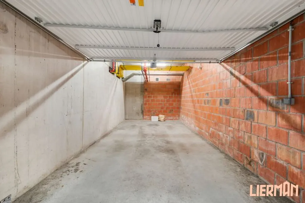 Garage - Appartement avec Terrasse et Vue sur Gent