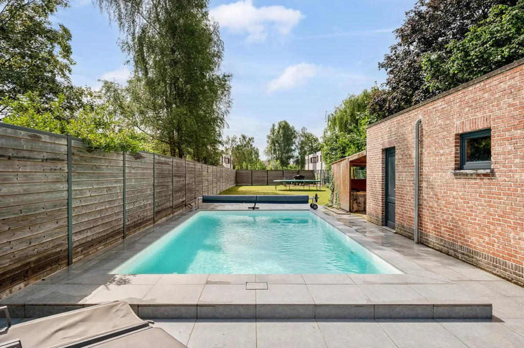 Piscine - Bâtiment Semi-ouvert Rénové avec Piscine à Berlaar