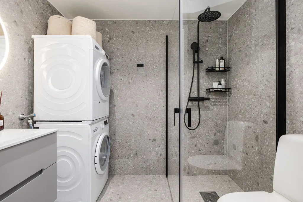 Bathrooms - Modern Flat with Balcony in Källtorp, Västerås