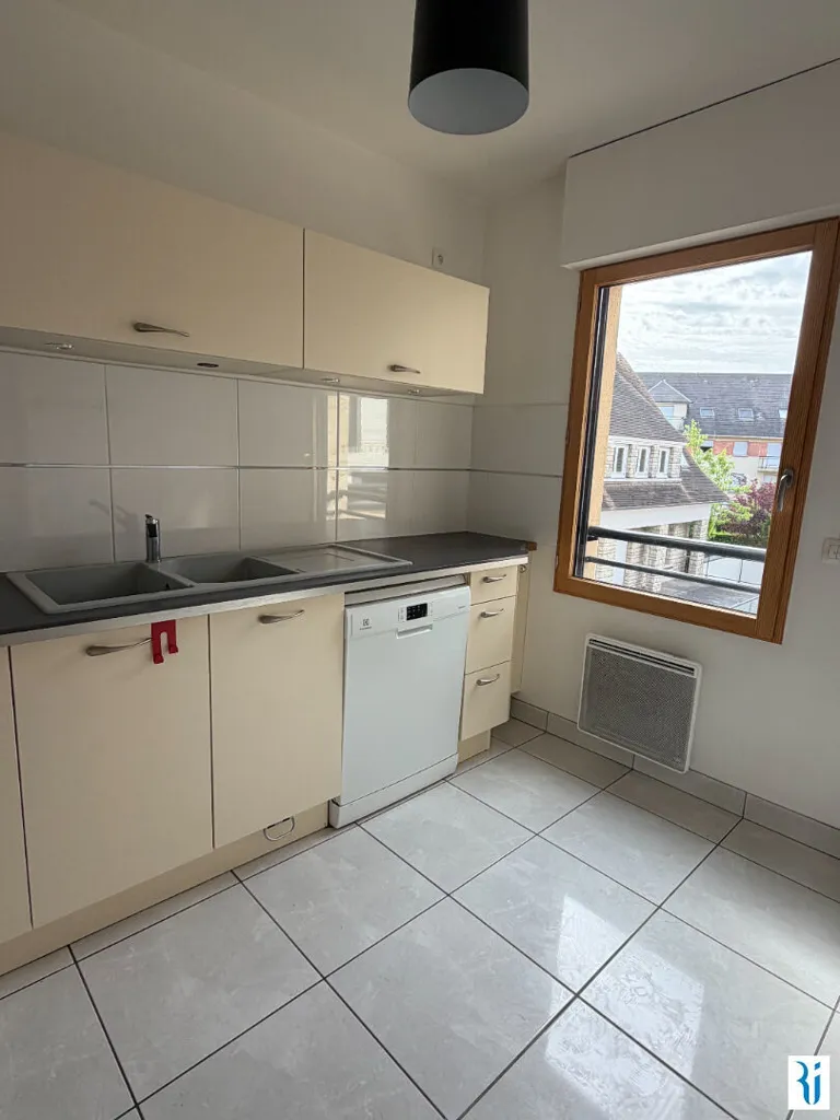 Kitchen - Flat with Balcony in Le Mesnil Esnard