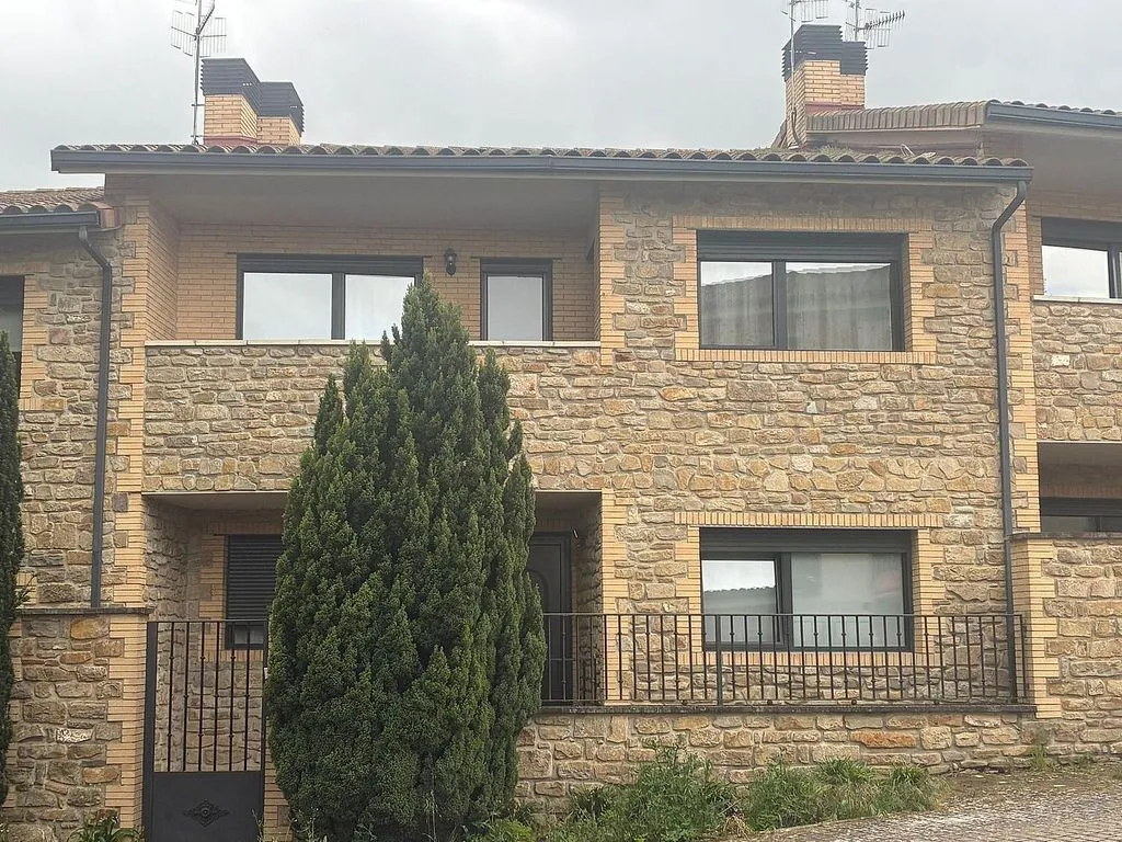 Exterior - Terraced Semi-Detached House in Aranguren