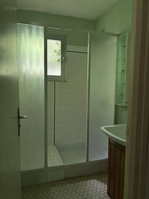 Salles de bain - Maison à Rénover au Calme à Plomelin