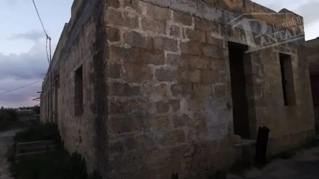 Exterior - Rustic Bilocale with Outdoor Space in Marsala