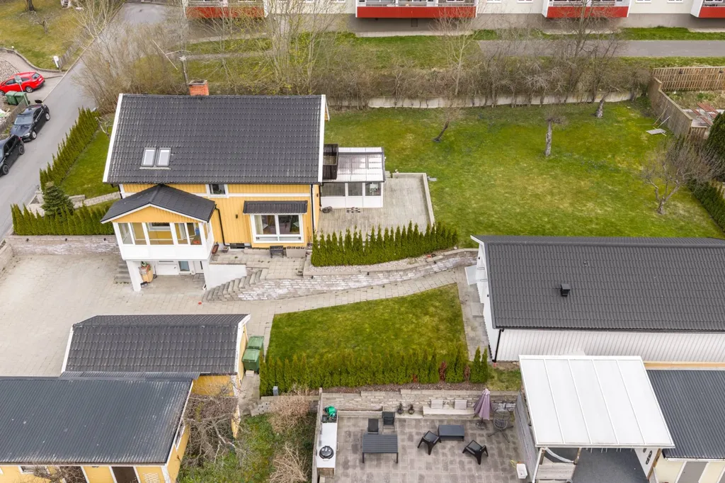Õhuvaade - Two-Home Estate with Generous Outdoor Space in Jönköping