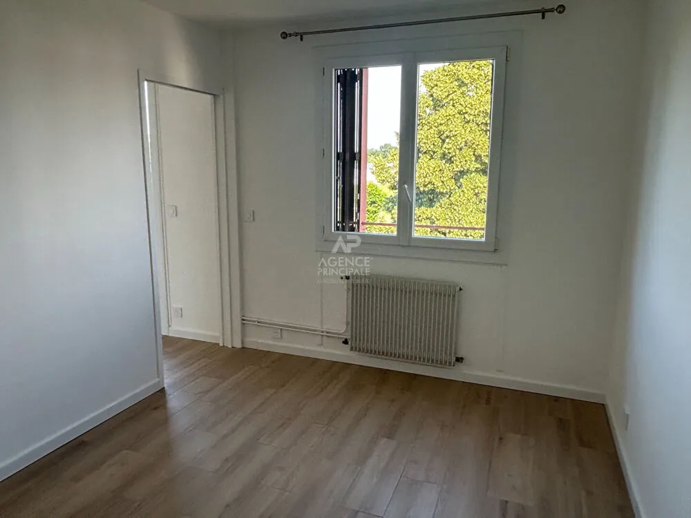 Stanze - Refurbished 3-Bed Flat with Balcony in Le Mesnil-le-Roi
