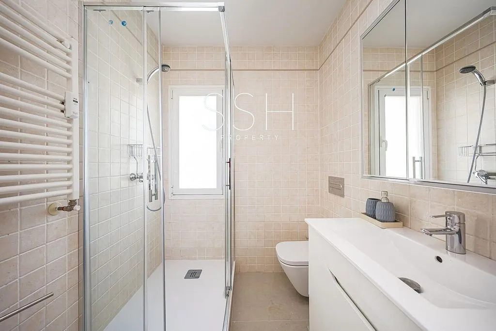 Salles de bain - Modern Loft with Terrace in Almagro, Madrid