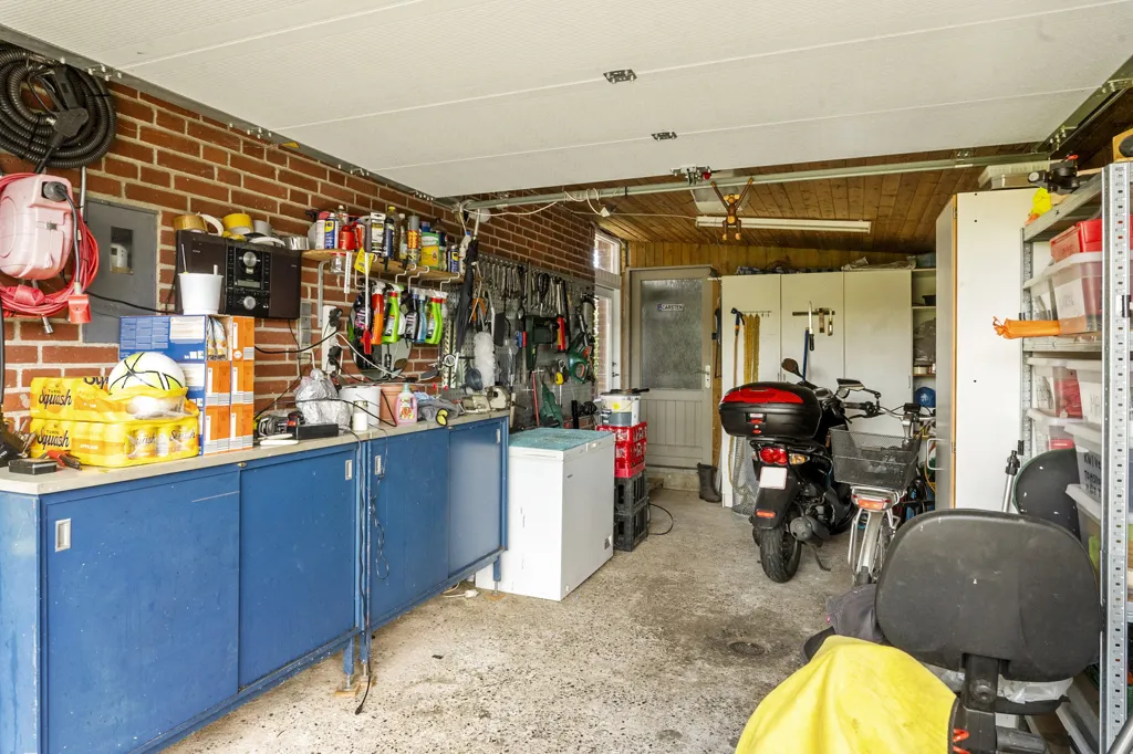 Garage - Villa with Garden in Horsens