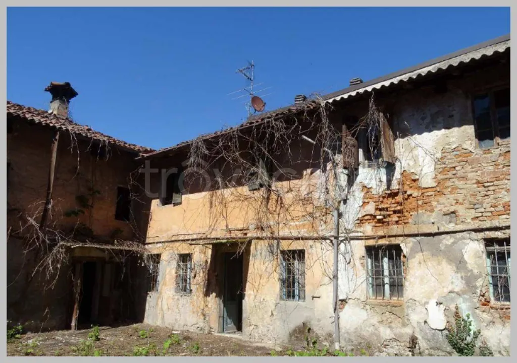 Garden - Auctioned Apartment with Balcony in Codogno