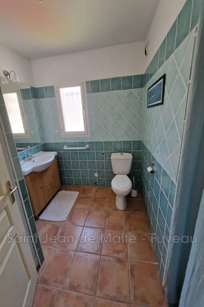 Vannitoad - 3-Bed Flat with Panoramic View in Saint-Savournin