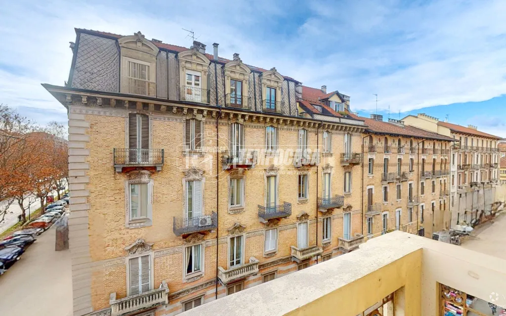 Balcony - Signorile Apartment with Four Balconies in Crocetta