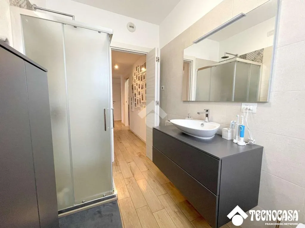 Vannitoad - Modern Triplex with Terrace in Cornaredo
