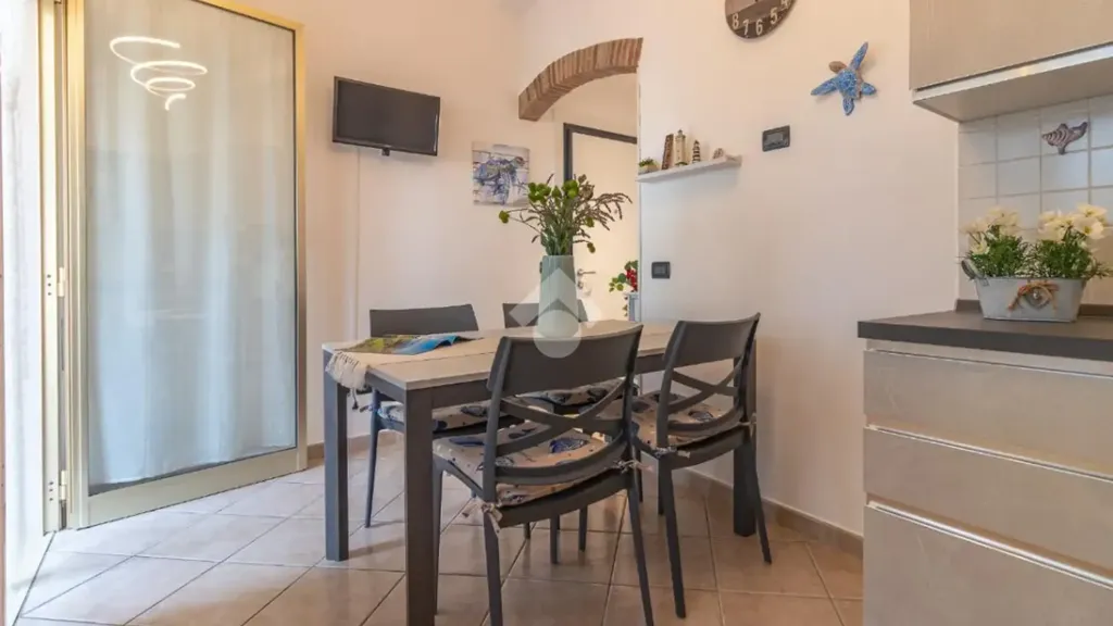 Dining Room - Trilocale with Sea View in Pinarella