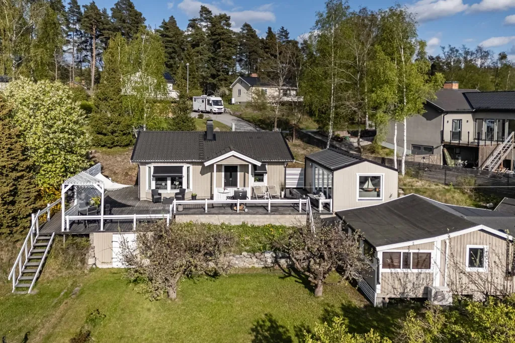 Vue aérienne - Three-Unit Property with Garden in Stäket