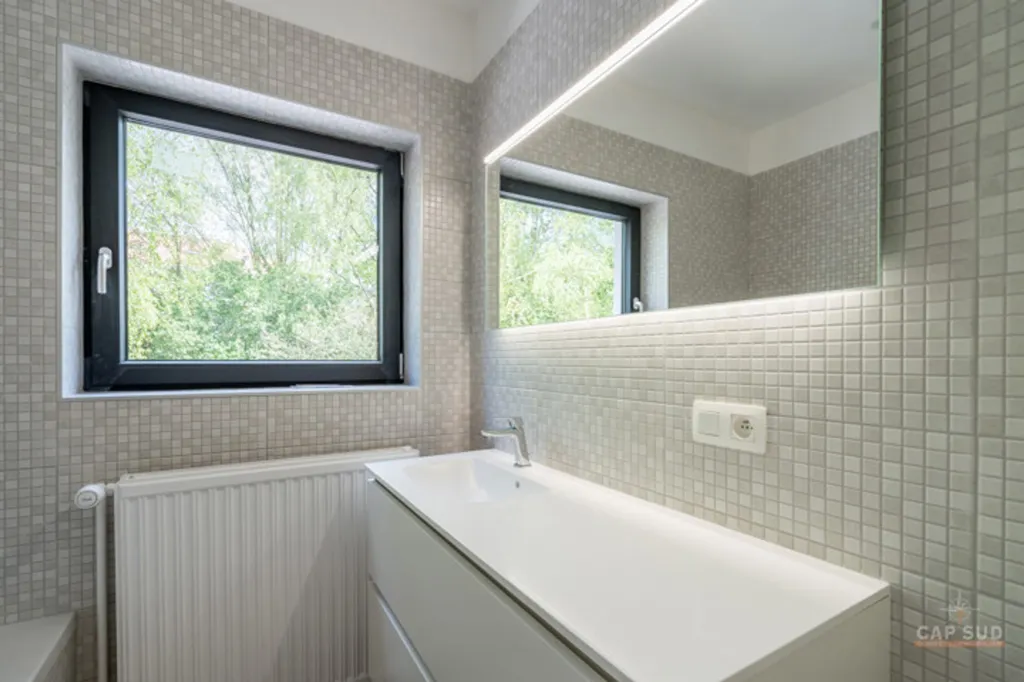 Bathrooms - Bright House with South Terrace in Waterloo