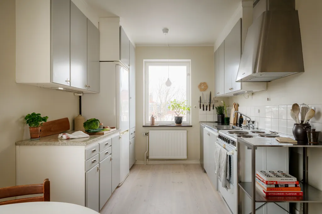 Köök - Funkistyle Flat with Balcony in Toppsegelsgatan