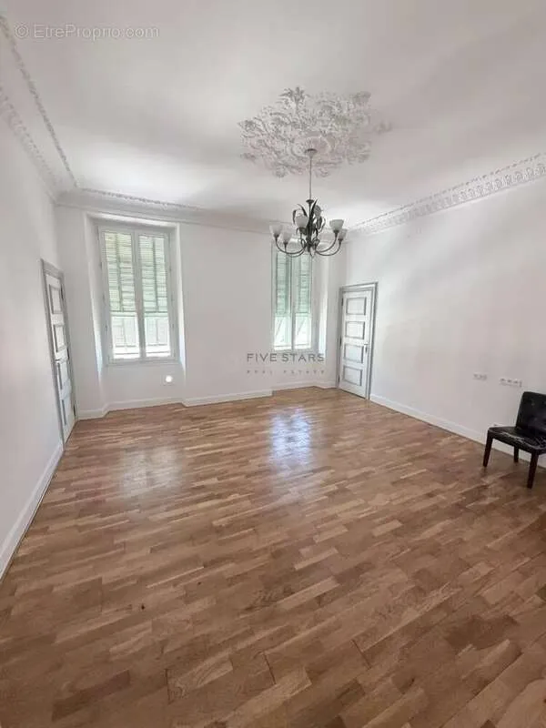 Elutuba - Luxury Apartment with Business Potential in Nice